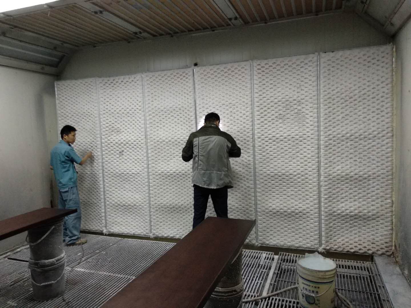 家具行業干式噴房漆霧過濾-水性漆應用案例